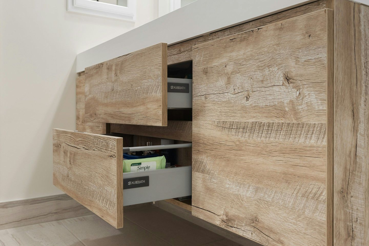 Finition Bois — exemple de revêtement adhésif décoratif